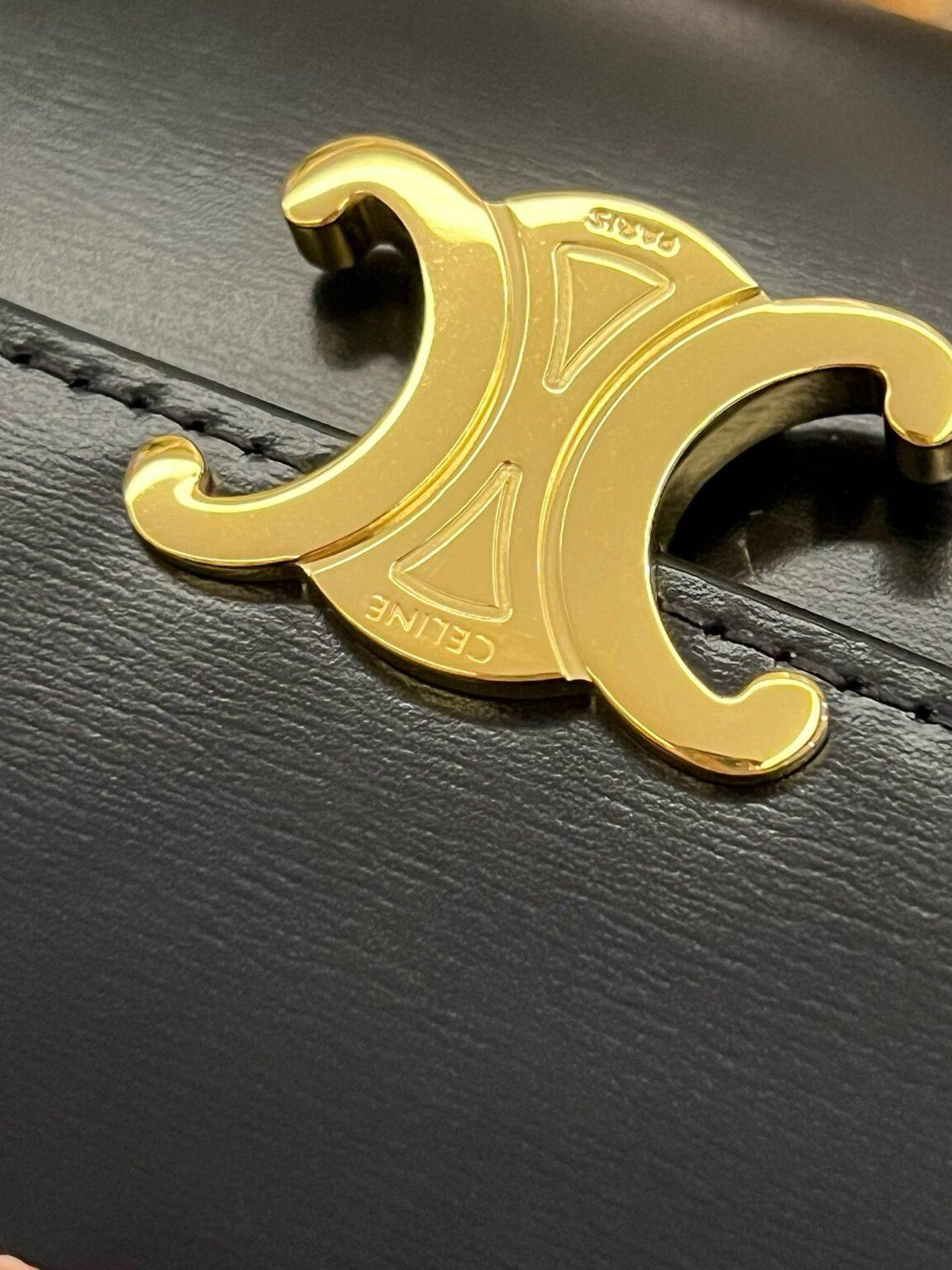 Celine Triomphe Parlak dana derisis büyük cüzdan - Glimmer of Luxury