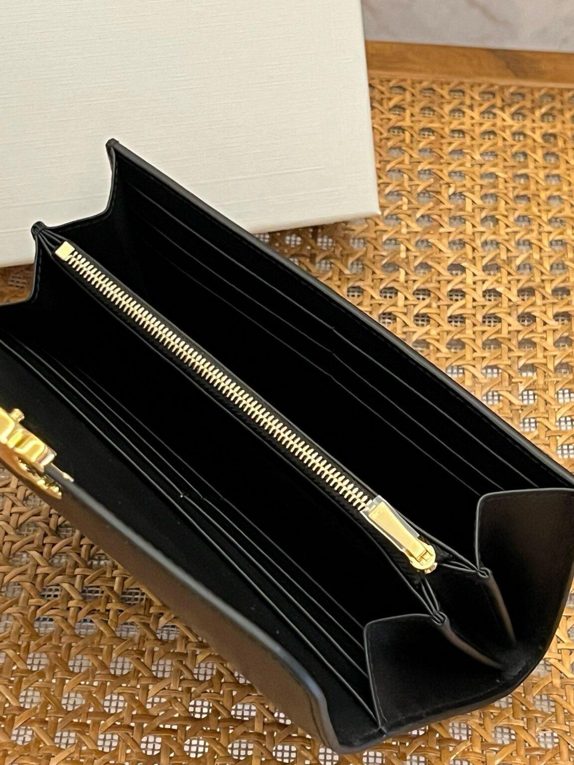 Celine Triomphe Parlak dana derisis büyük cüzdan - Glimmer of Luxury