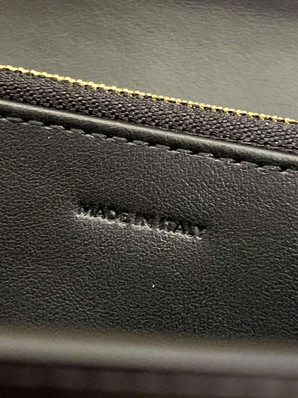 Celine Triomphe Parlak dana derisis büyük cüzdan - Glimmer of Luxury