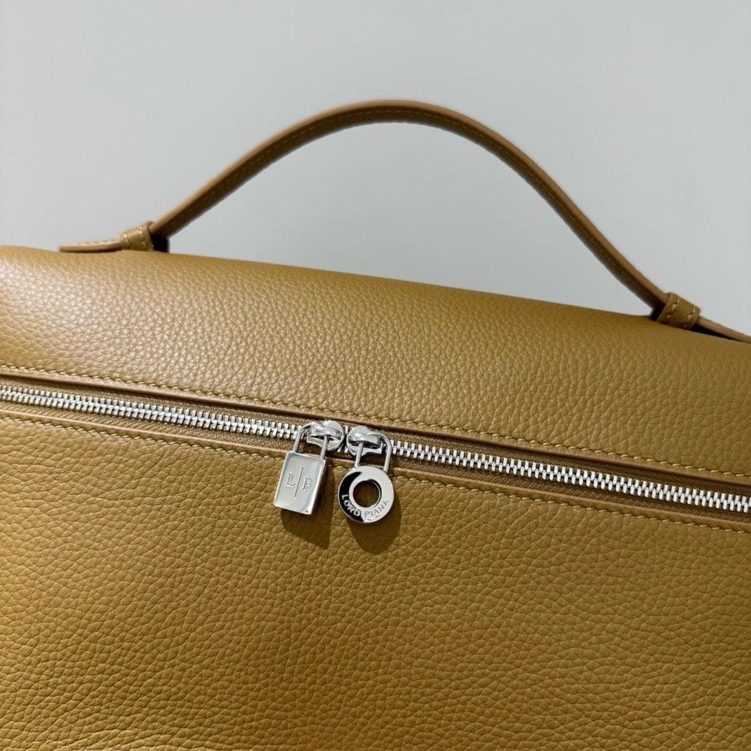 Loro Piana Ekstra Cep L19 Debriyaj El Çantası - Glimmer of Luxury