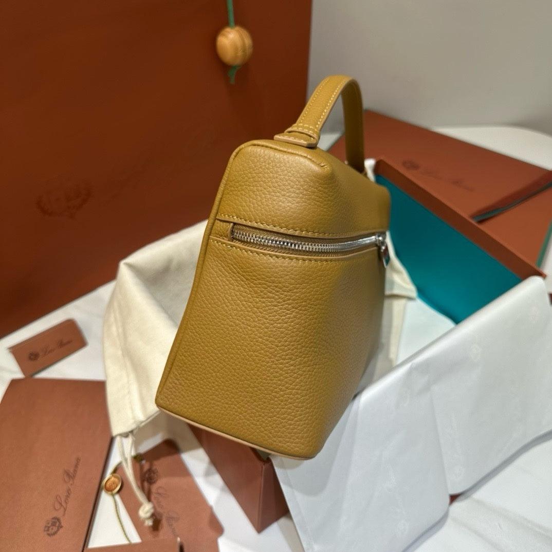 Loro Piana Ekstra Cep L19 Debriyaj El Çantası - Glimmer of Luxury