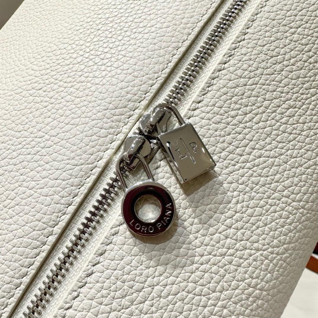 Loro Piana Ekstra Cepli L27 Serisi El Çantası - Glimmer of Luxury