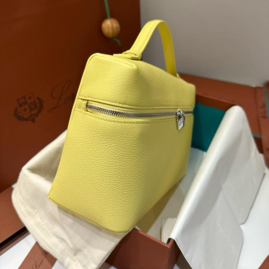 Loro Piana Ekstra Cepli L27 Serisi El Çantası - Glimmer of Luxury