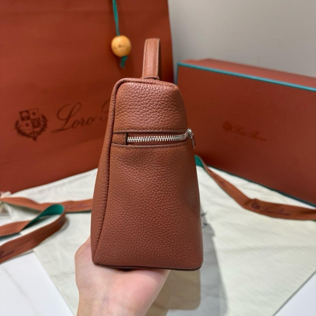 Loro Piana Ekstra Cepli L27 Serisi El Çantası - Glimmer of Luxury