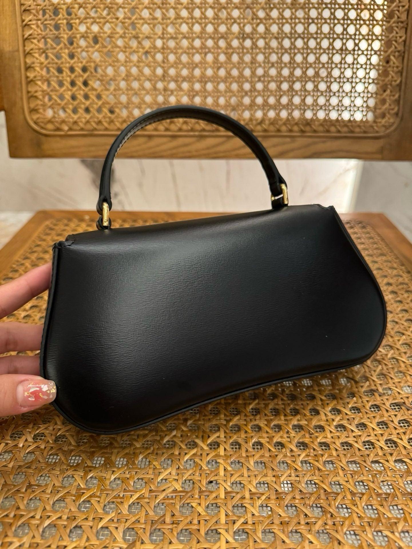 Celine Triomphe Claude Çanta - Glimmer of Luxury