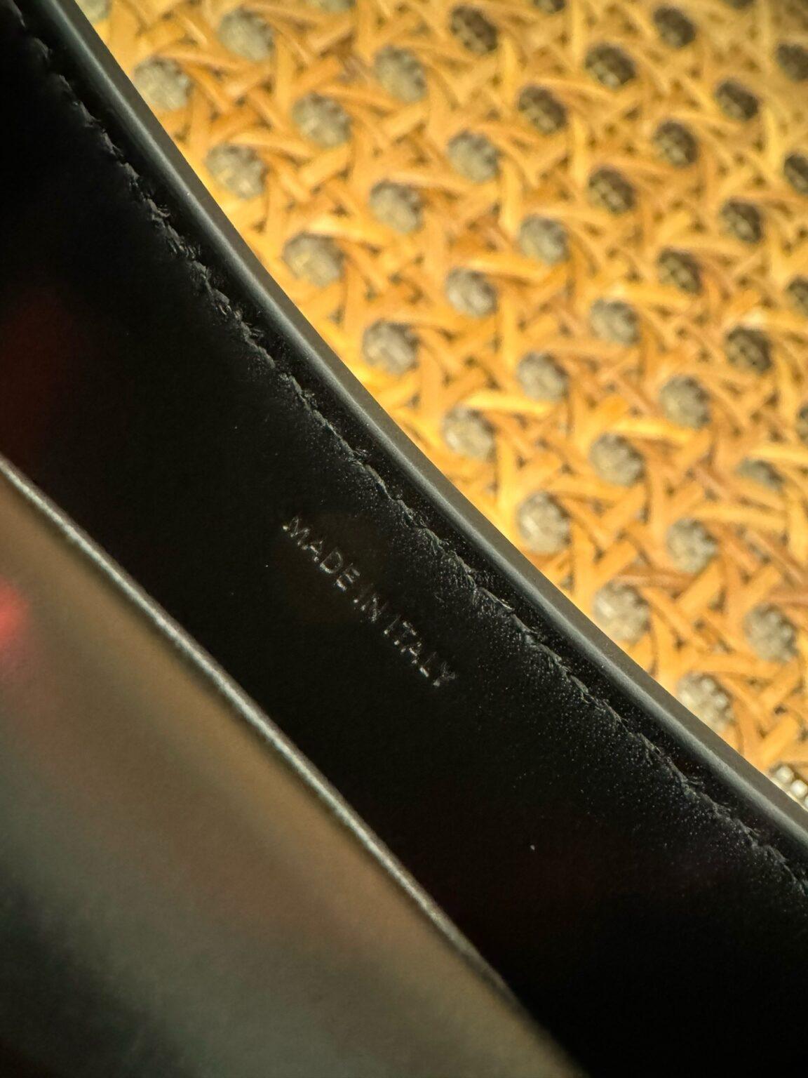 Celine Triomphe Claude Çanta - Glimmer of Luxury