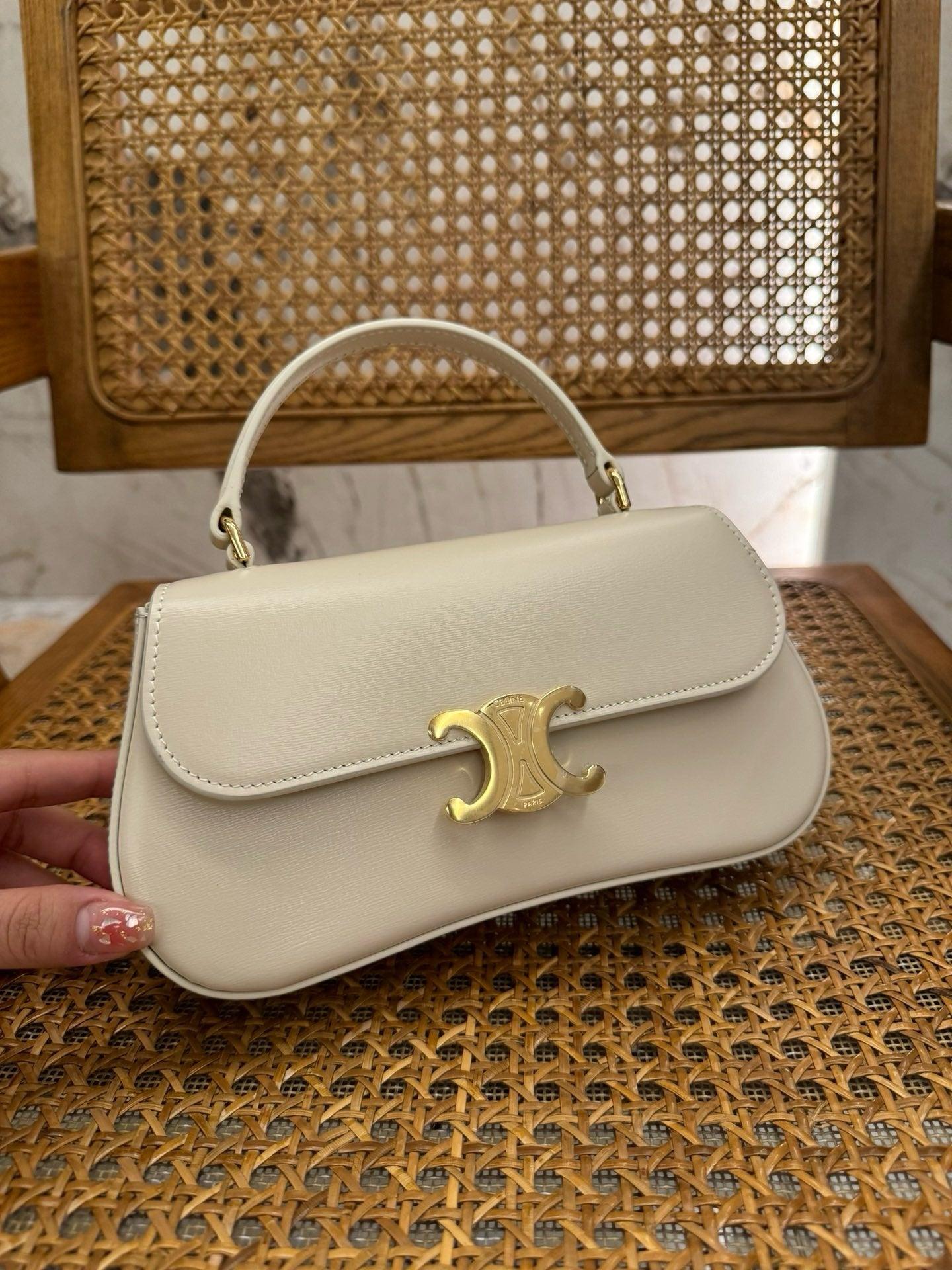 Celine Triomphe Claude Çanta - Glimmer of Luxury