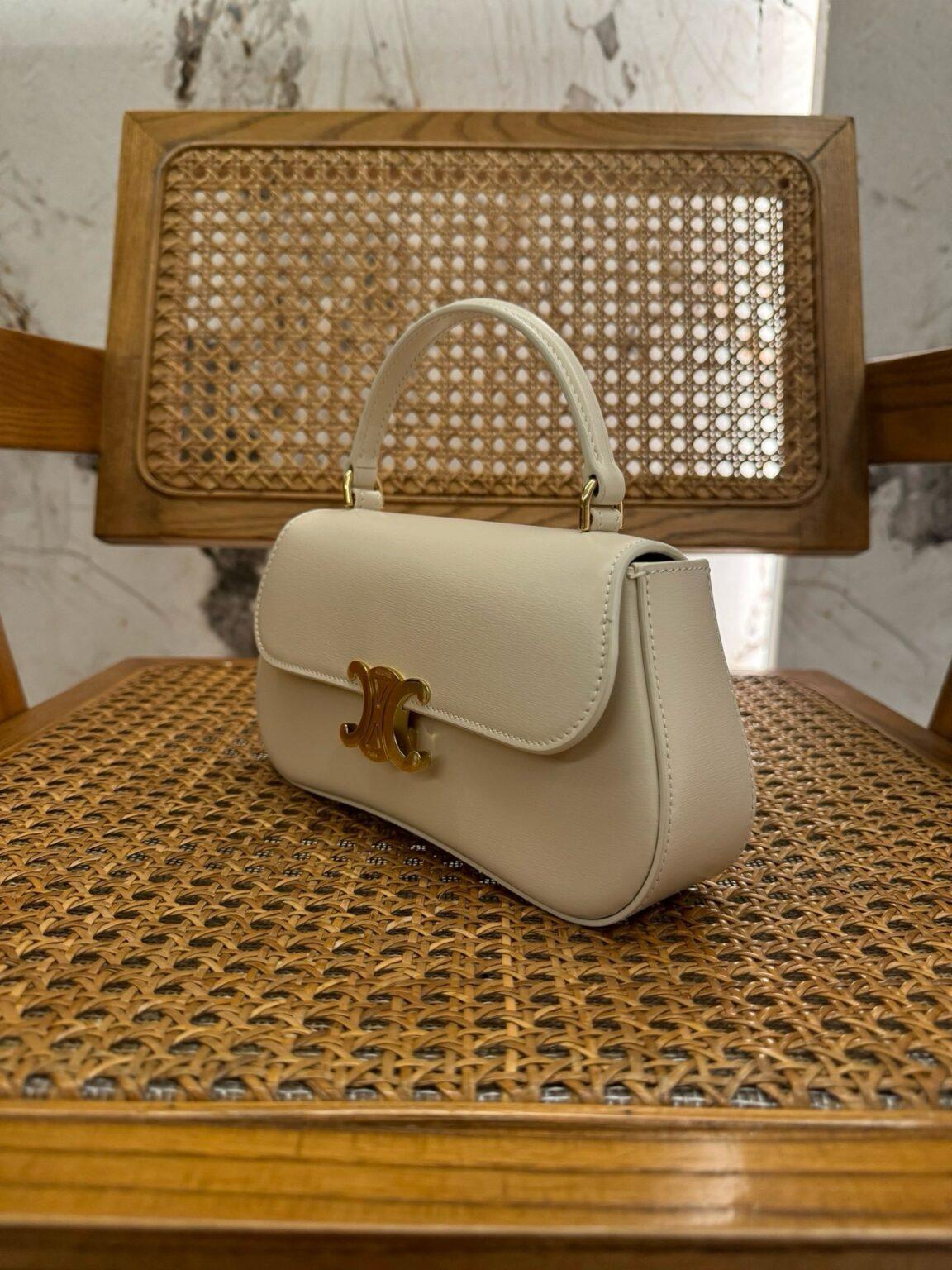 Celine Triomphe Claude Çanta - Glimmer of Luxury