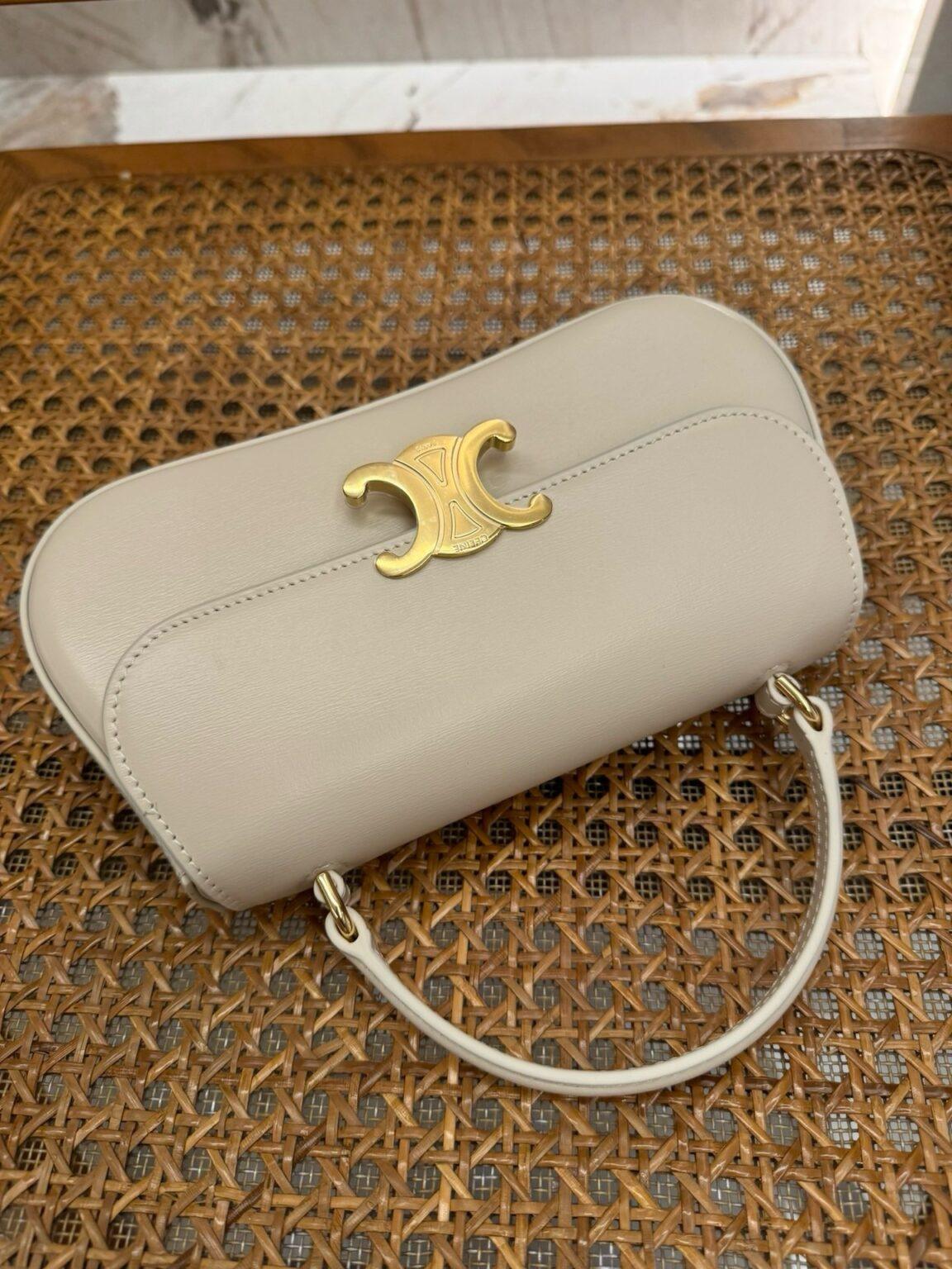 Celine Triomphe Claude Çanta - Glimmer of Luxury