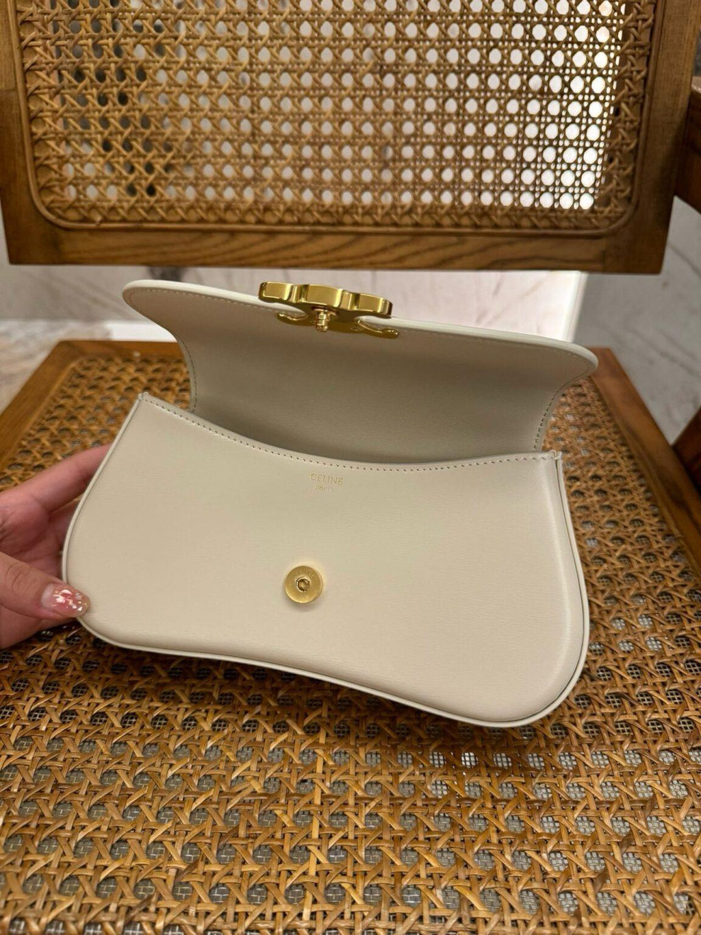 Celine Triomphe Claude Çanta - Glimmer of Luxury