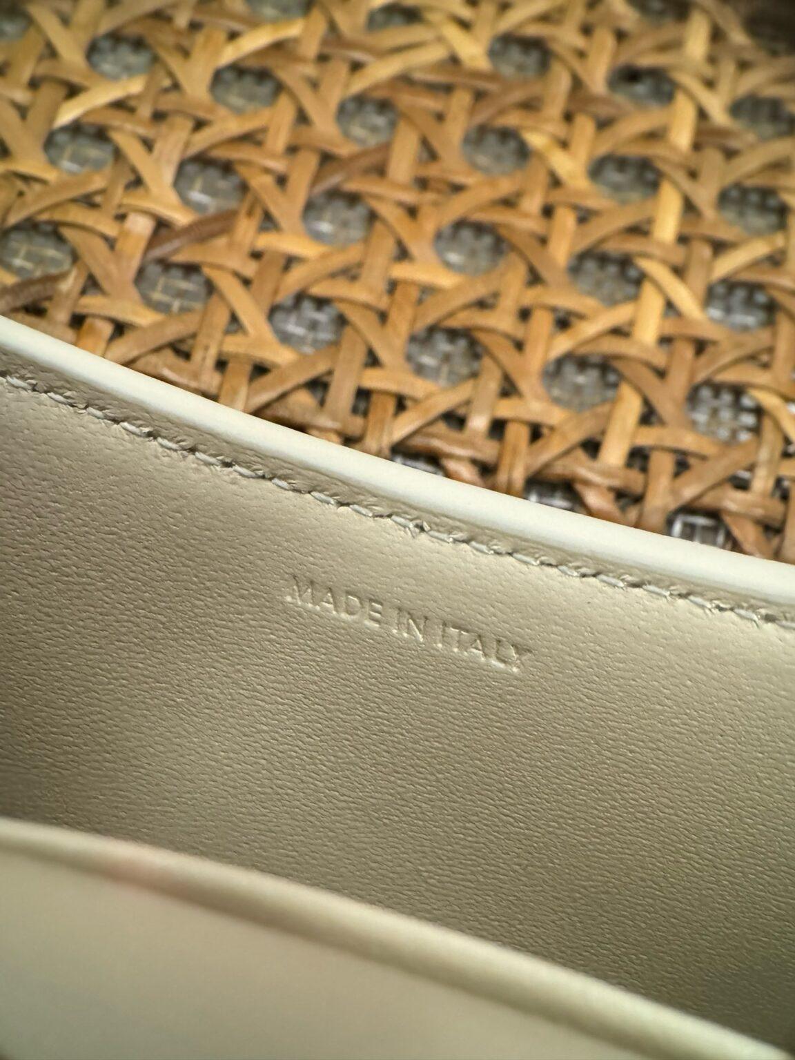 Celine Triomphe Claude Çanta - Glimmer of Luxury