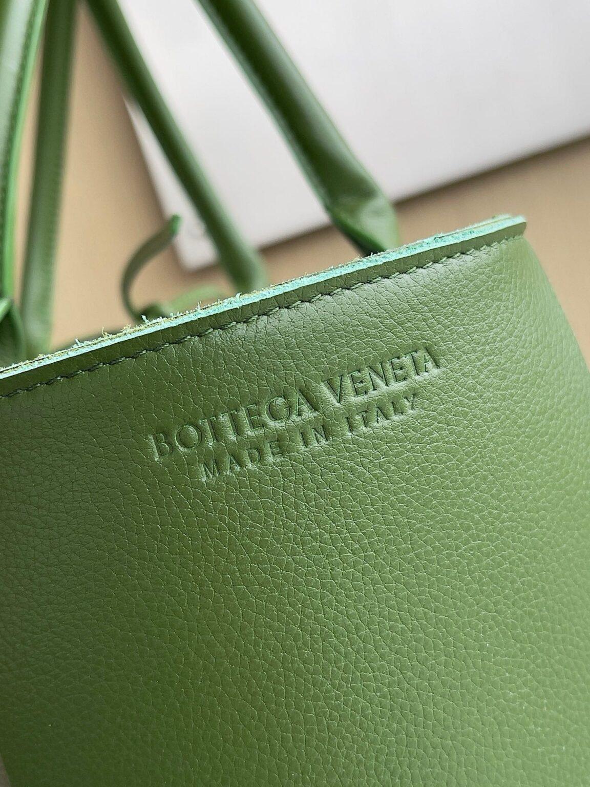 Bottega Veneta Ekstra Büyük Dikdörtgen Tote Çanta - Glimmer of Luxury