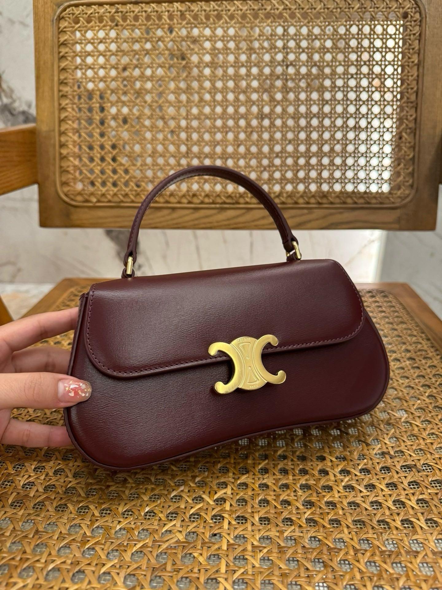 Celine Triomphe Claude Çanta - Glimmer of Luxury