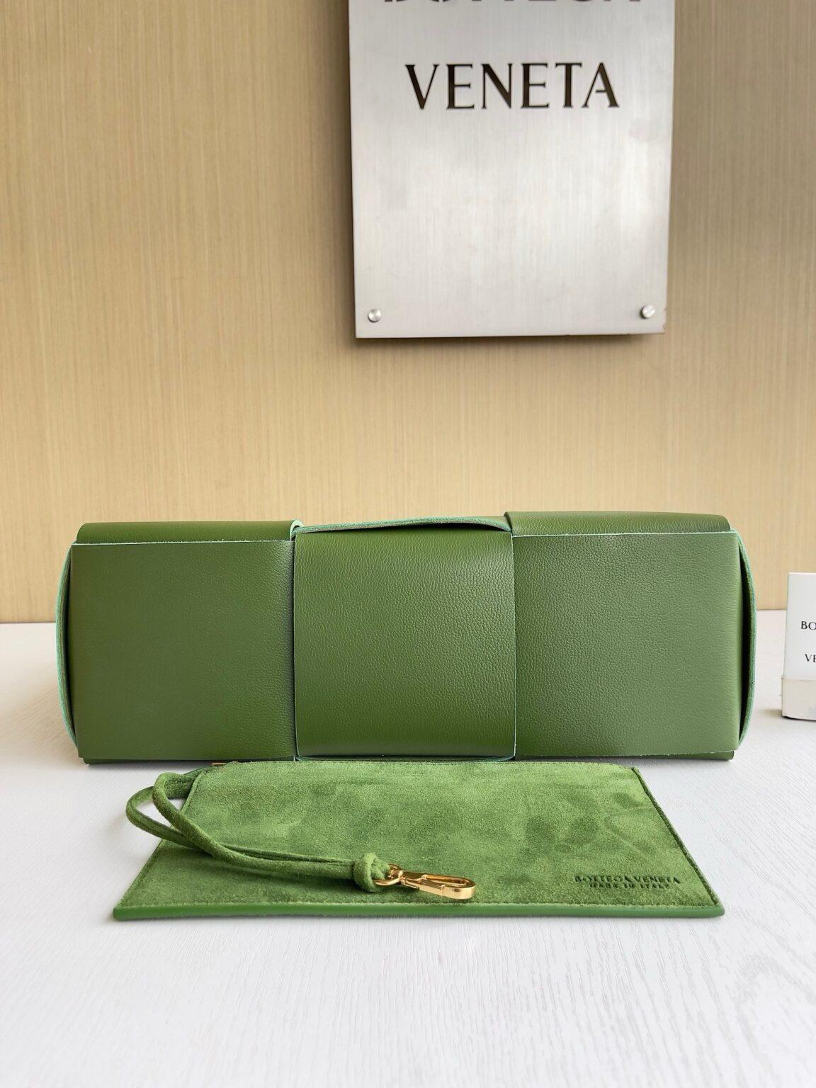 Bottega Veneta Ekstra Büyük Dikdörtgen Tote Çanta - Glimmer of Luxury