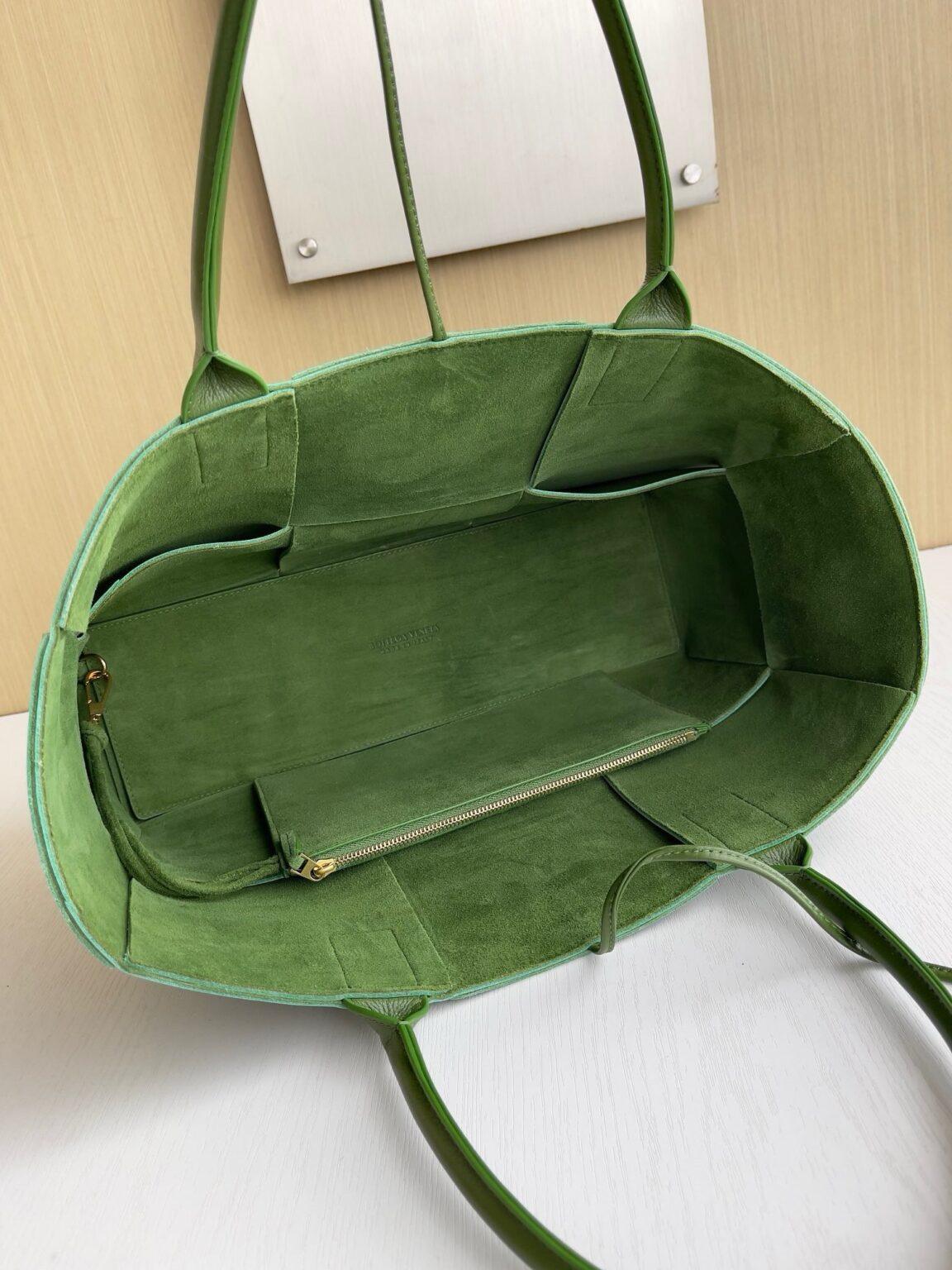 Bottega Veneta Ekstra Büyük Dikdörtgen Tote Çanta - Glimmer of Luxury