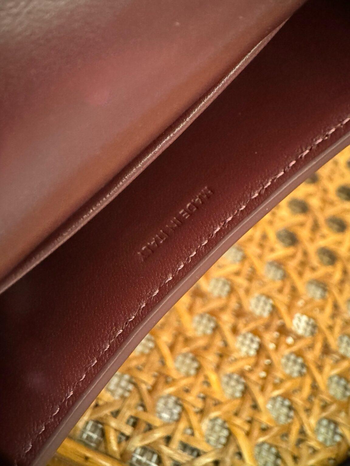 Celine Triomphe Claude Çanta - Glimmer of Luxury