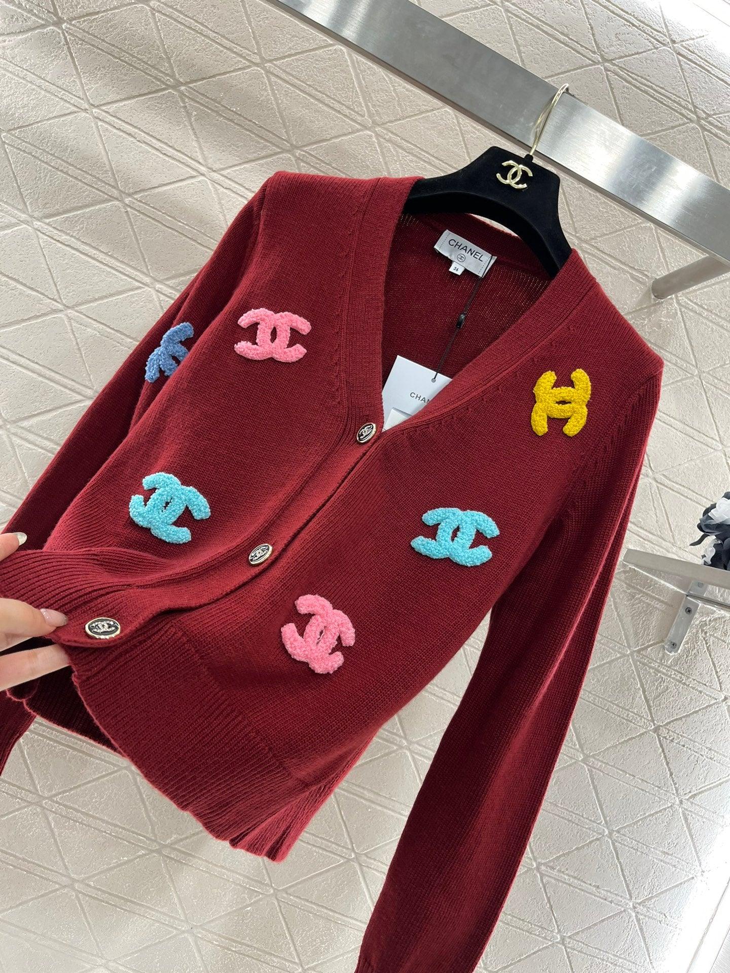 Chanel 2024 Renkli Peluş İşlemeli CC Örgü Hırka - Glimmer of Luxury