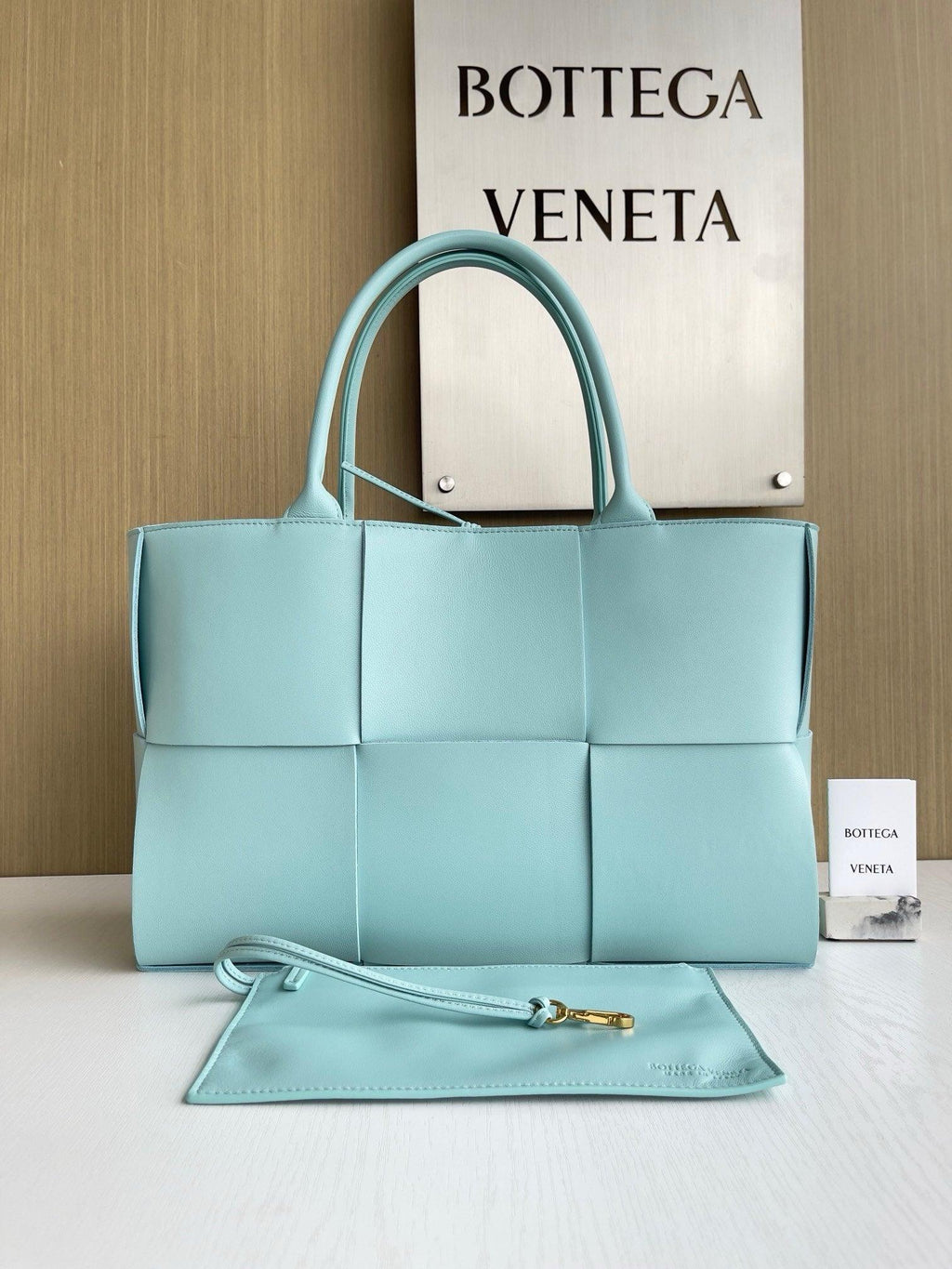 Bottega Veneta Ekstra Büyük Dikdörtgen Tote Çanta - Glimmer of Luxury
