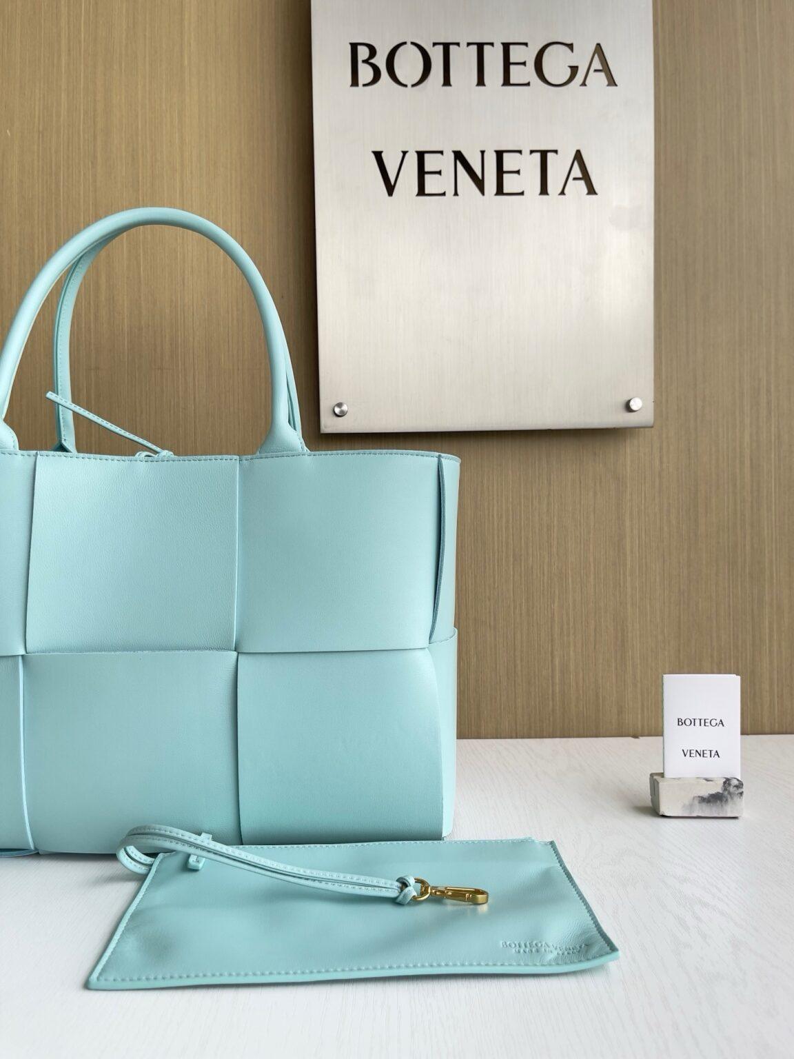 Bottega Veneta Ekstra Büyük Dikdörtgen Tote Çanta - Glimmer of Luxury
