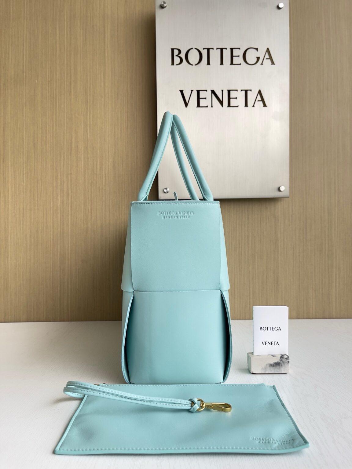 Bottega Veneta Ekstra Büyük Dikdörtgen Tote Çanta - Glimmer of Luxury