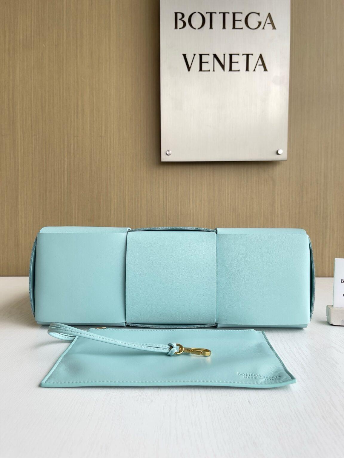 Bottega Veneta Ekstra Büyük Dikdörtgen Tote Çanta - Glimmer of Luxury