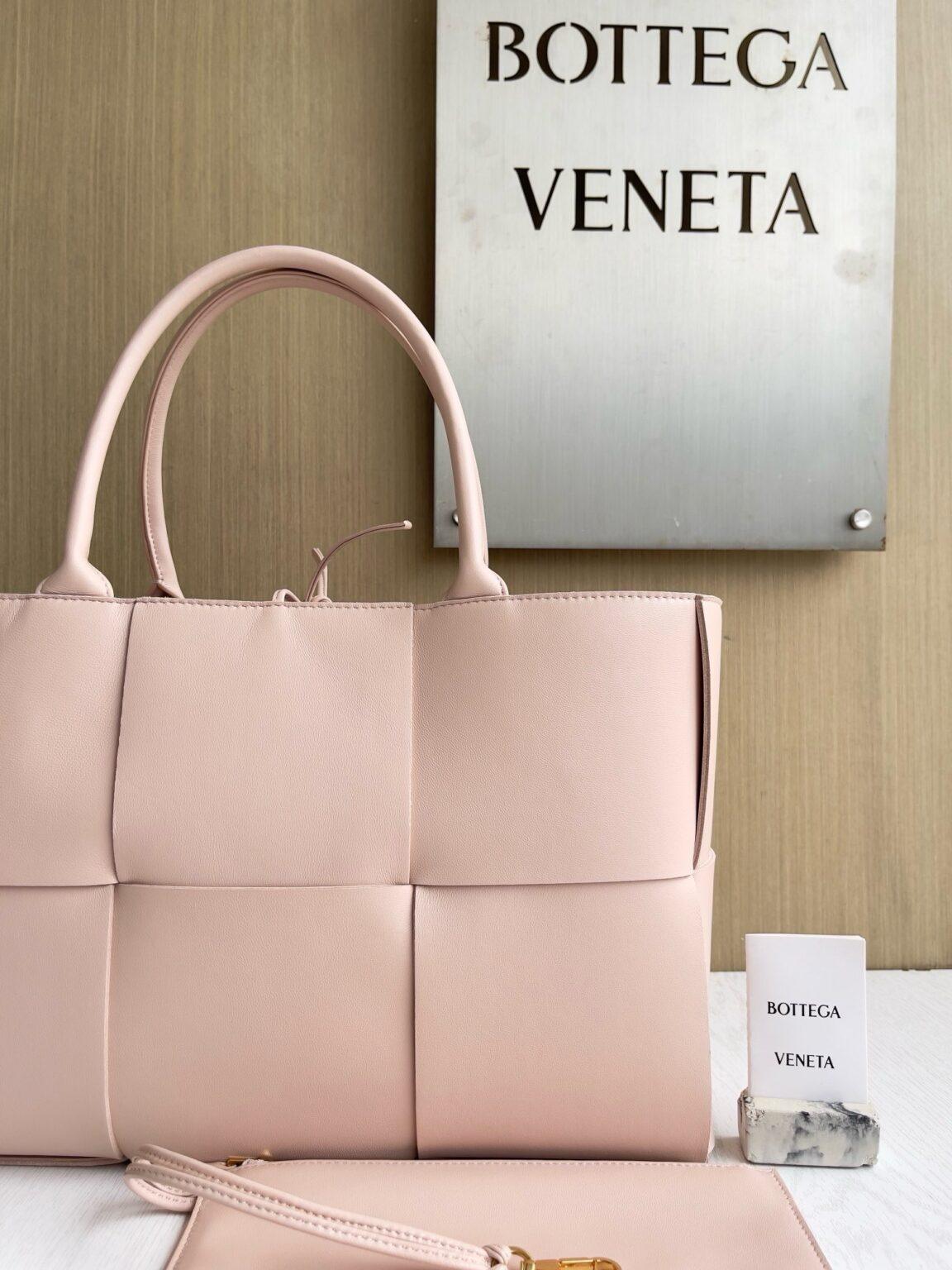 Bottega Veneta Ekstra Büyük Dikdörtgen Tote Çanta - Glimmer of Luxury