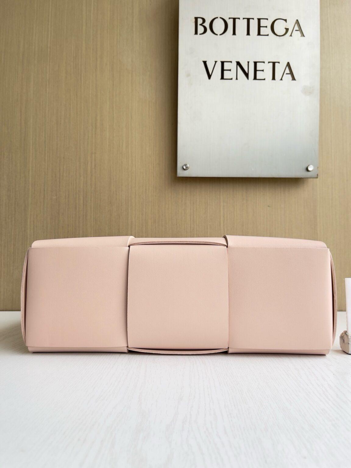 Bottega Veneta Ekstra Büyük Dikdörtgen Tote Çanta - Glimmer of Luxury