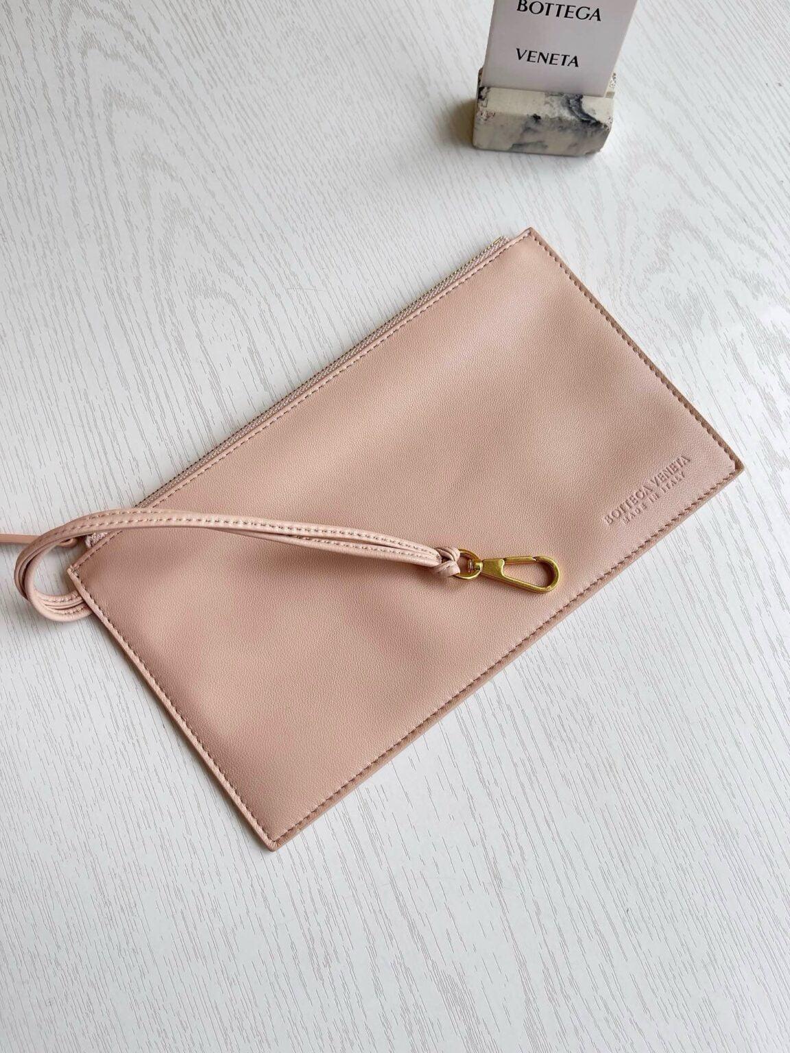 Bottega Veneta Ekstra Büyük Dikdörtgen Tote Çanta - Glimmer of Luxury