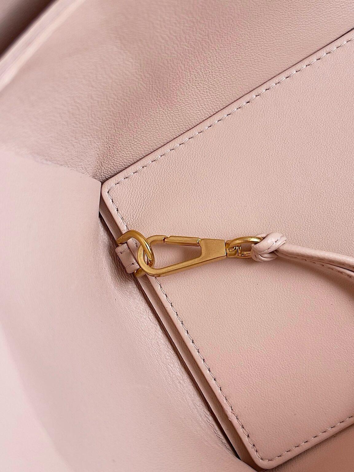 Bottega Veneta Ekstra Büyük Dikdörtgen Tote Çanta - Glimmer of Luxury