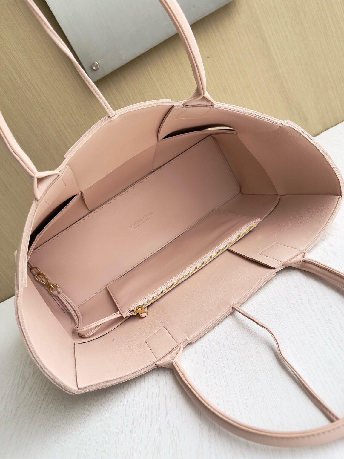 Bottega Veneta Ekstra Büyük Dikdörtgen Tote Çanta - Glimmer of Luxury