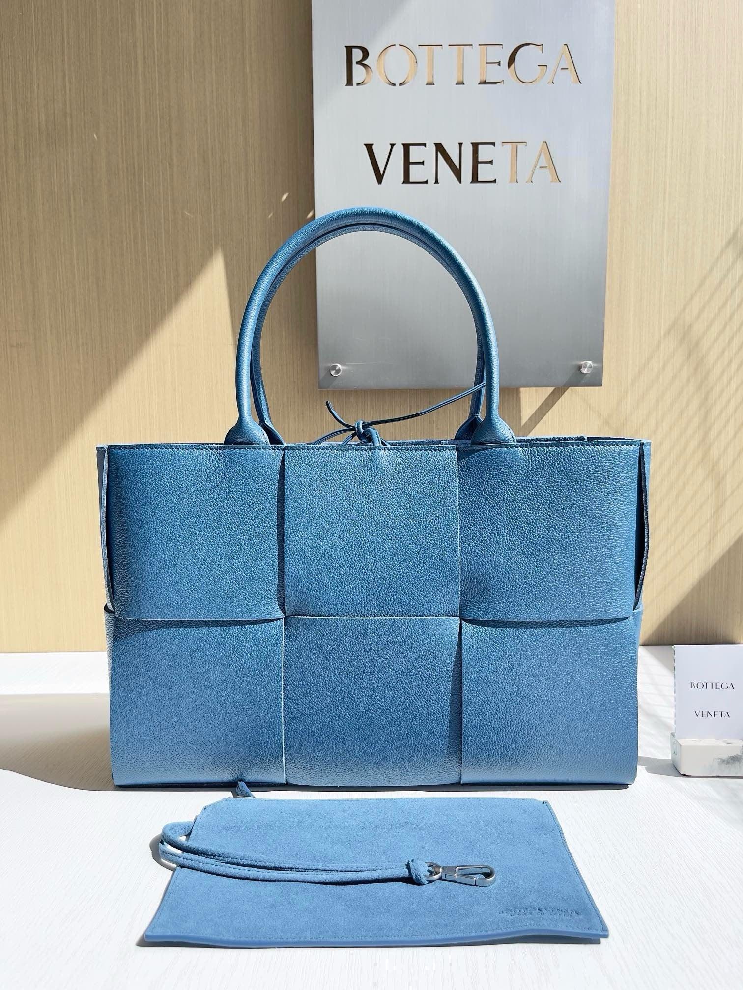 Bottega Veneta Ekstra Büyük Dikdörtgen Tote Çanta - Glimmer of Luxury