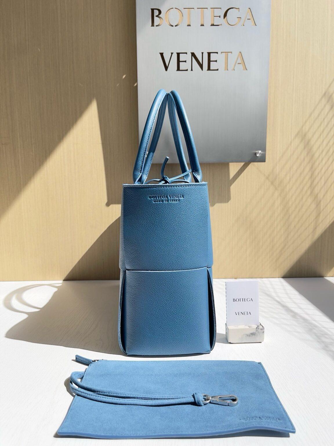 Bottega Veneta Ekstra Büyük Dikdörtgen Tote Çanta - Glimmer of Luxury