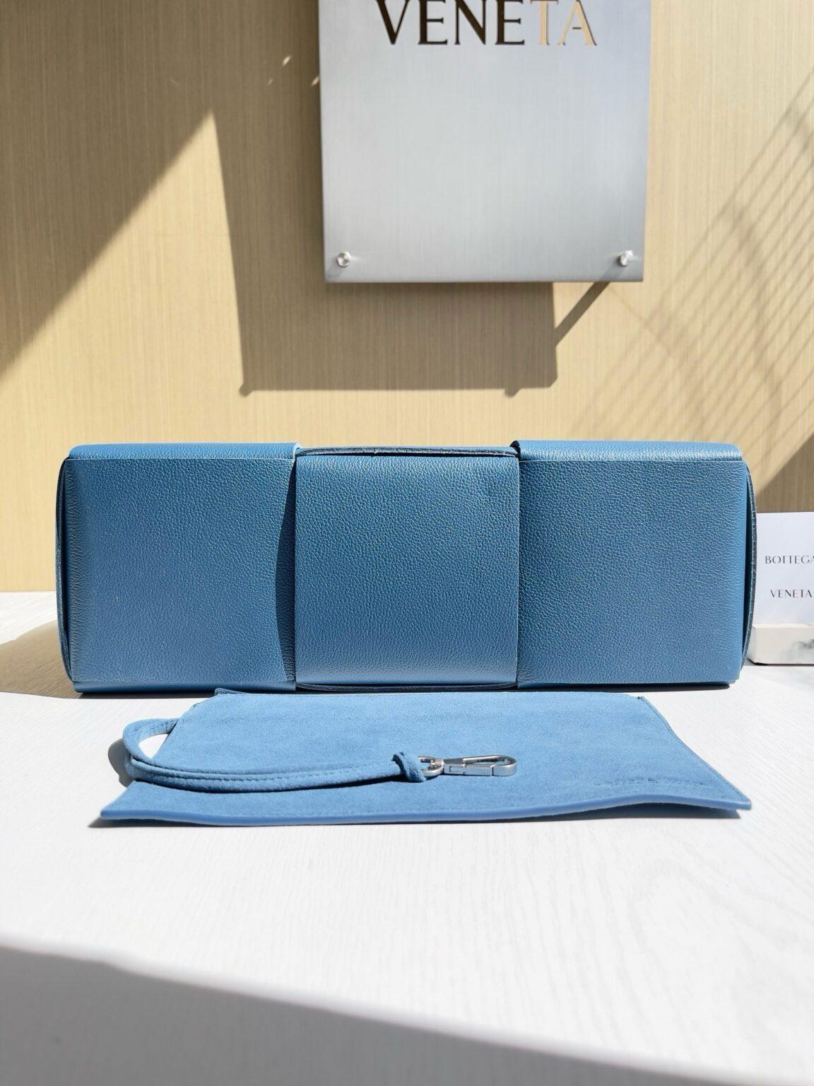 Bottega Veneta Ekstra Büyük Dikdörtgen Tote Çanta - Glimmer of Luxury