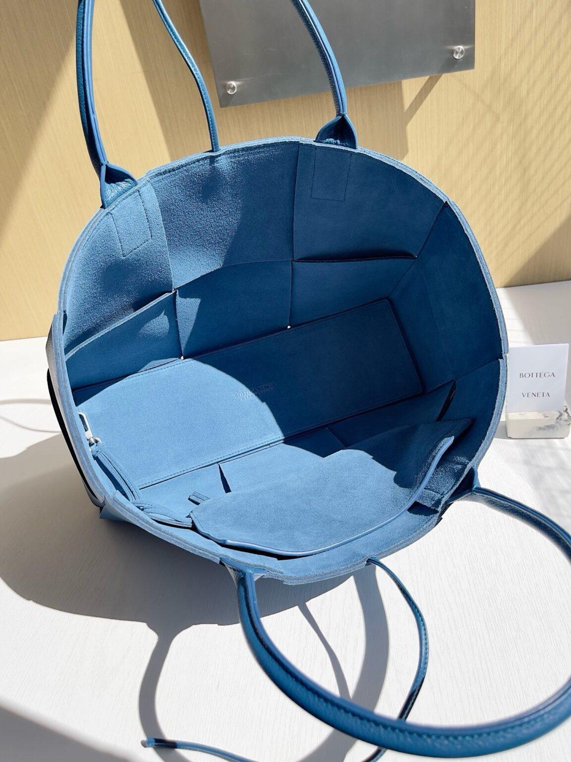 Bottega Veneta Ekstra Büyük Dikdörtgen Tote Çanta - Glimmer of Luxury