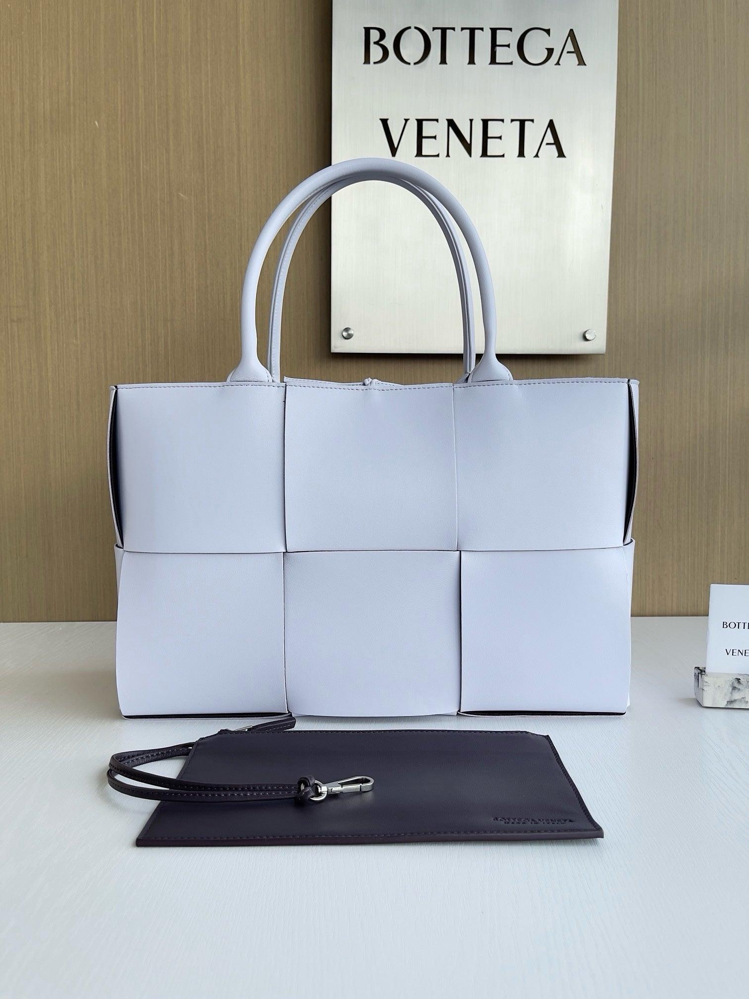 Bottega Veneta Ekstra Büyük Dikdörtgen Tote Çanta - Glimmer of Luxury