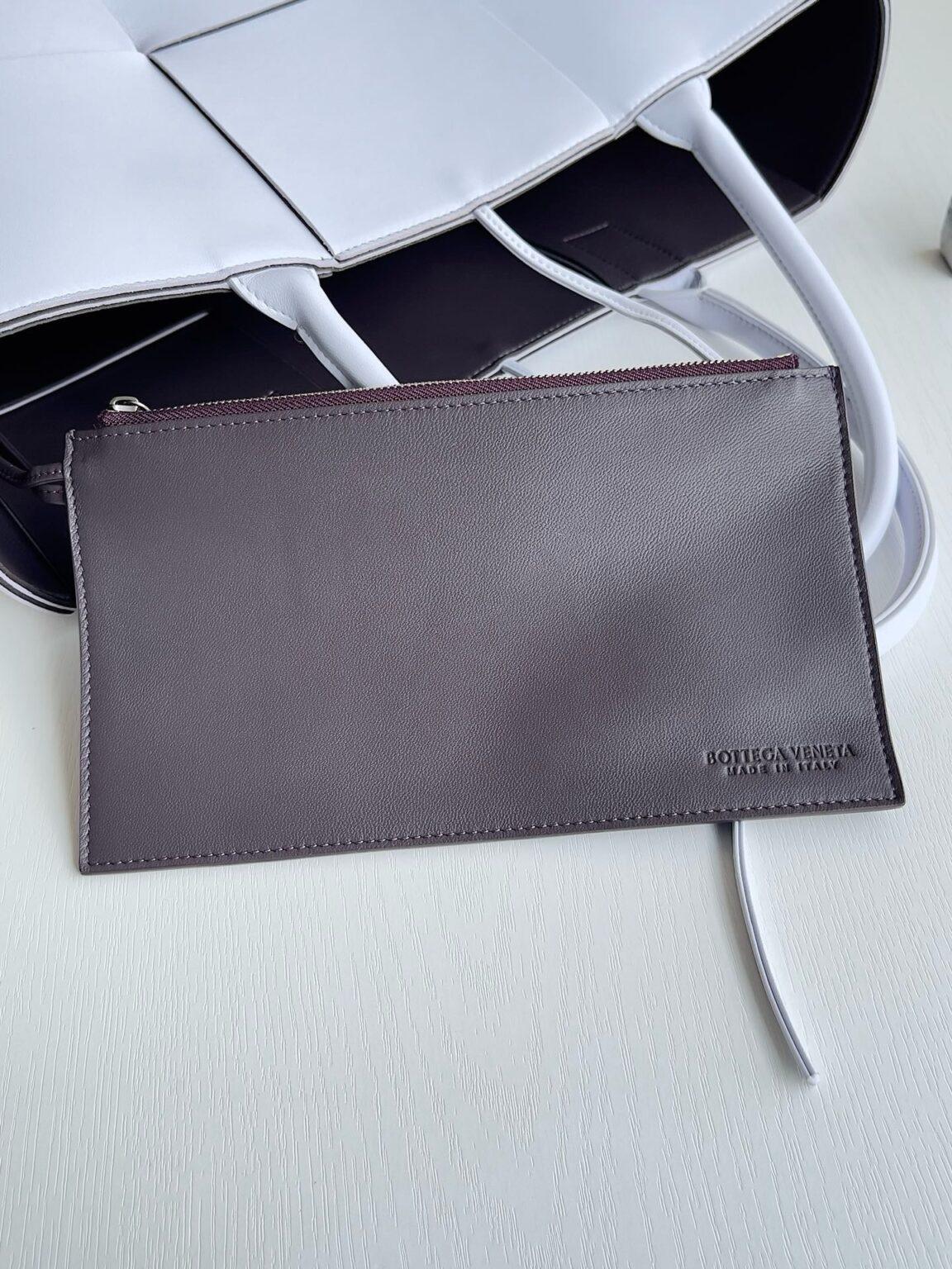 Bottega Veneta Ekstra Büyük Dikdörtgen Tote Çanta - Glimmer of Luxury