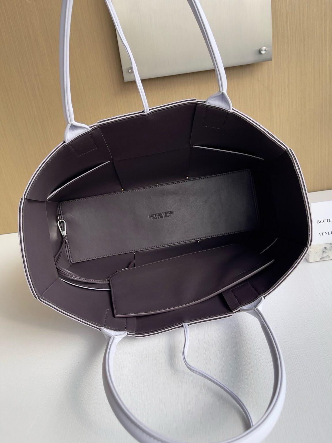 Bottega Veneta Ekstra Büyük Dikdörtgen Tote Çanta - Glimmer of Luxury