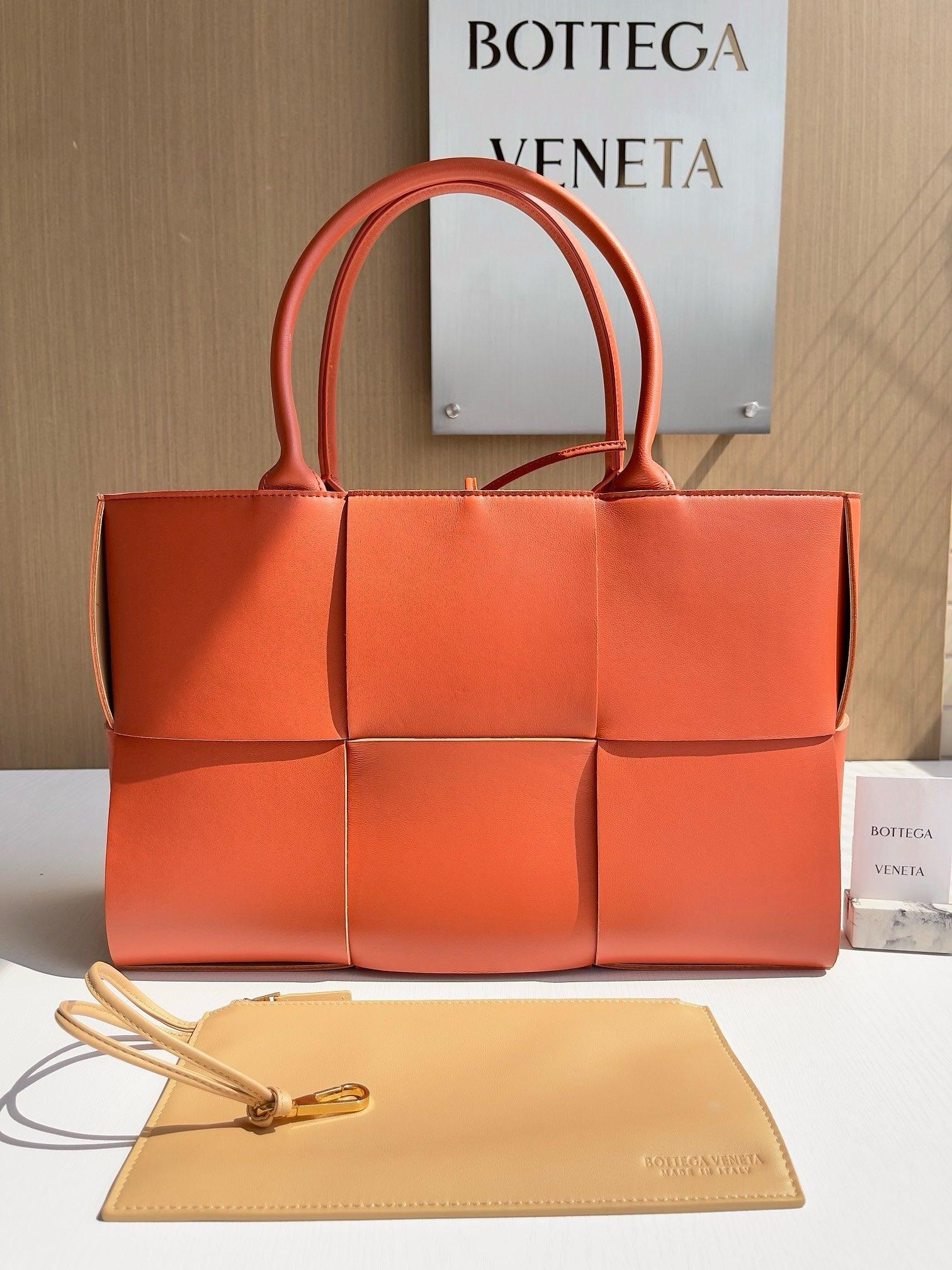 Bottega Veneta Ekstra Büyük Dikdörtgen Tote Çanta - Glimmer of Luxury