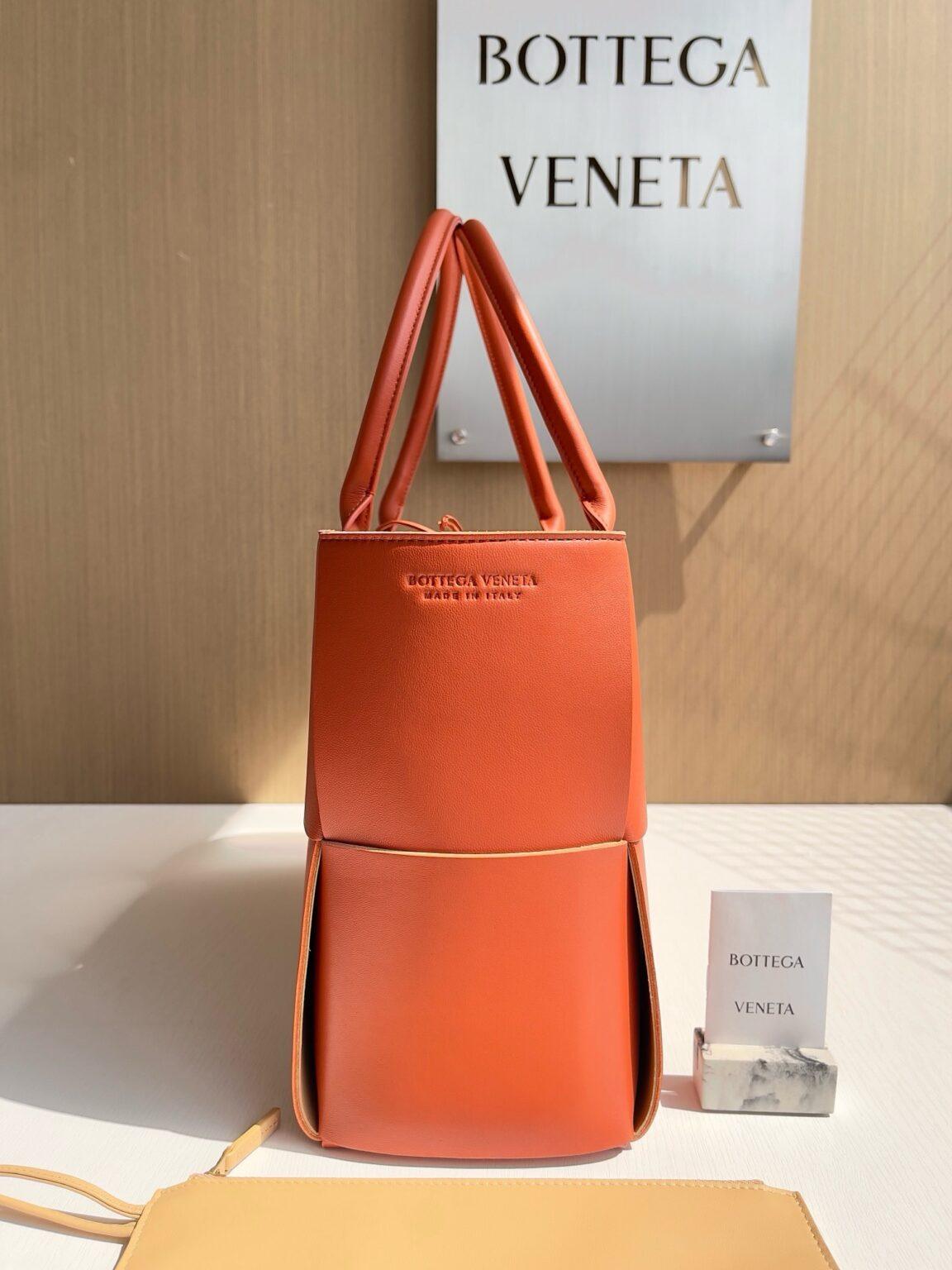 Bottega Veneta Ekstra Büyük Dikdörtgen Tote Çanta - Glimmer of Luxury