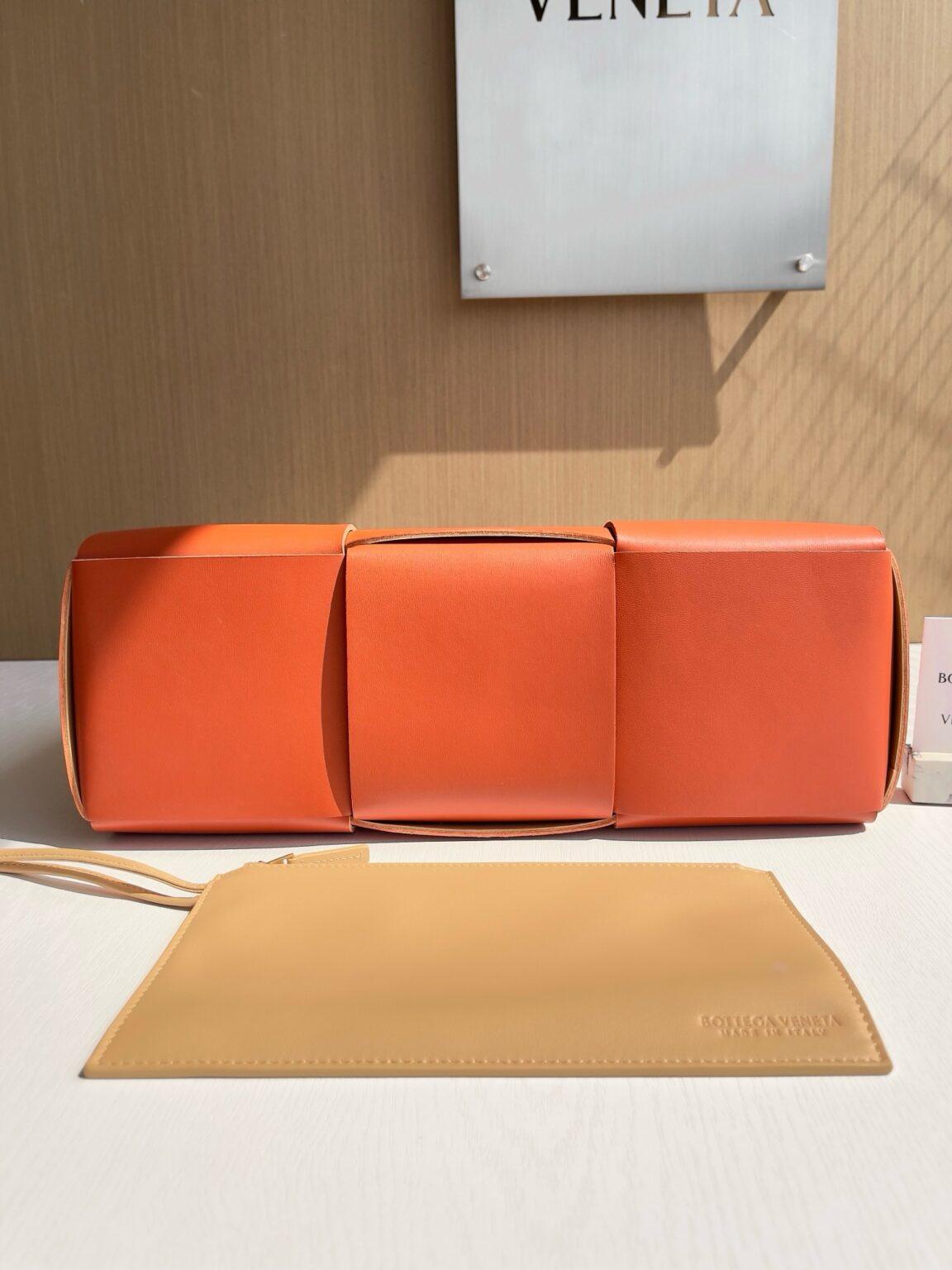 Bottega Veneta Ekstra Büyük Dikdörtgen Tote Çanta - Glimmer of Luxury