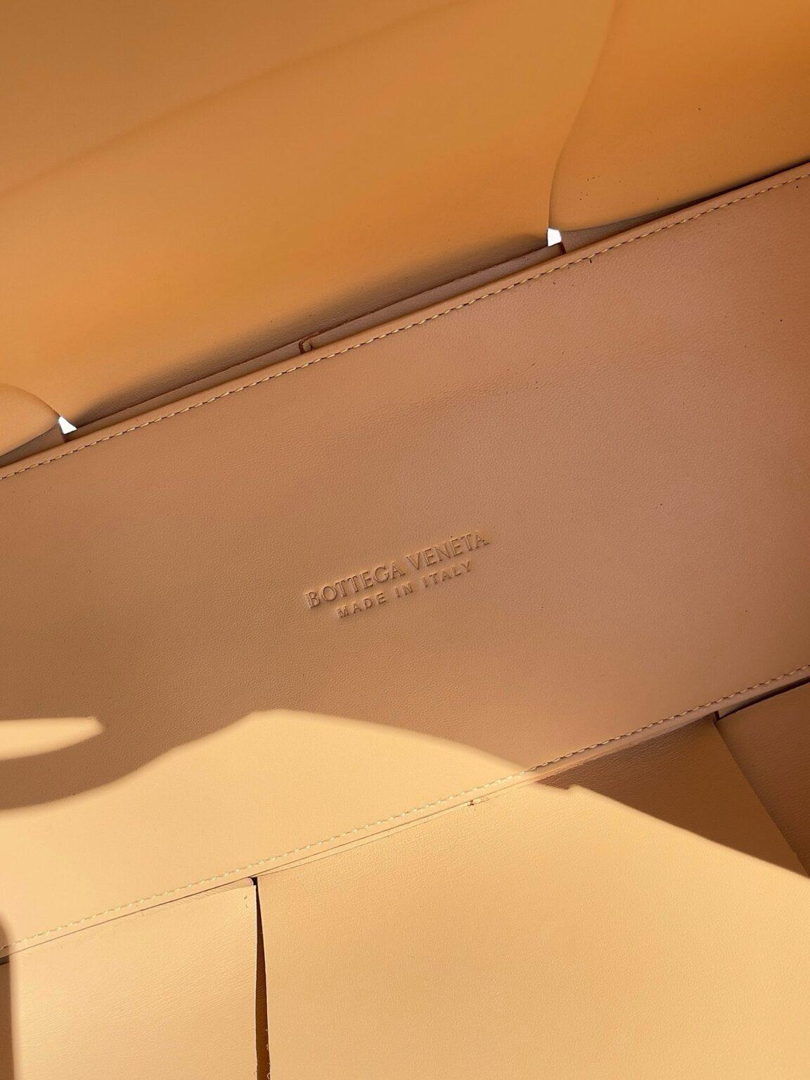 Bottega Veneta Ekstra Büyük Dikdörtgen Tote Çanta - Glimmer of Luxury