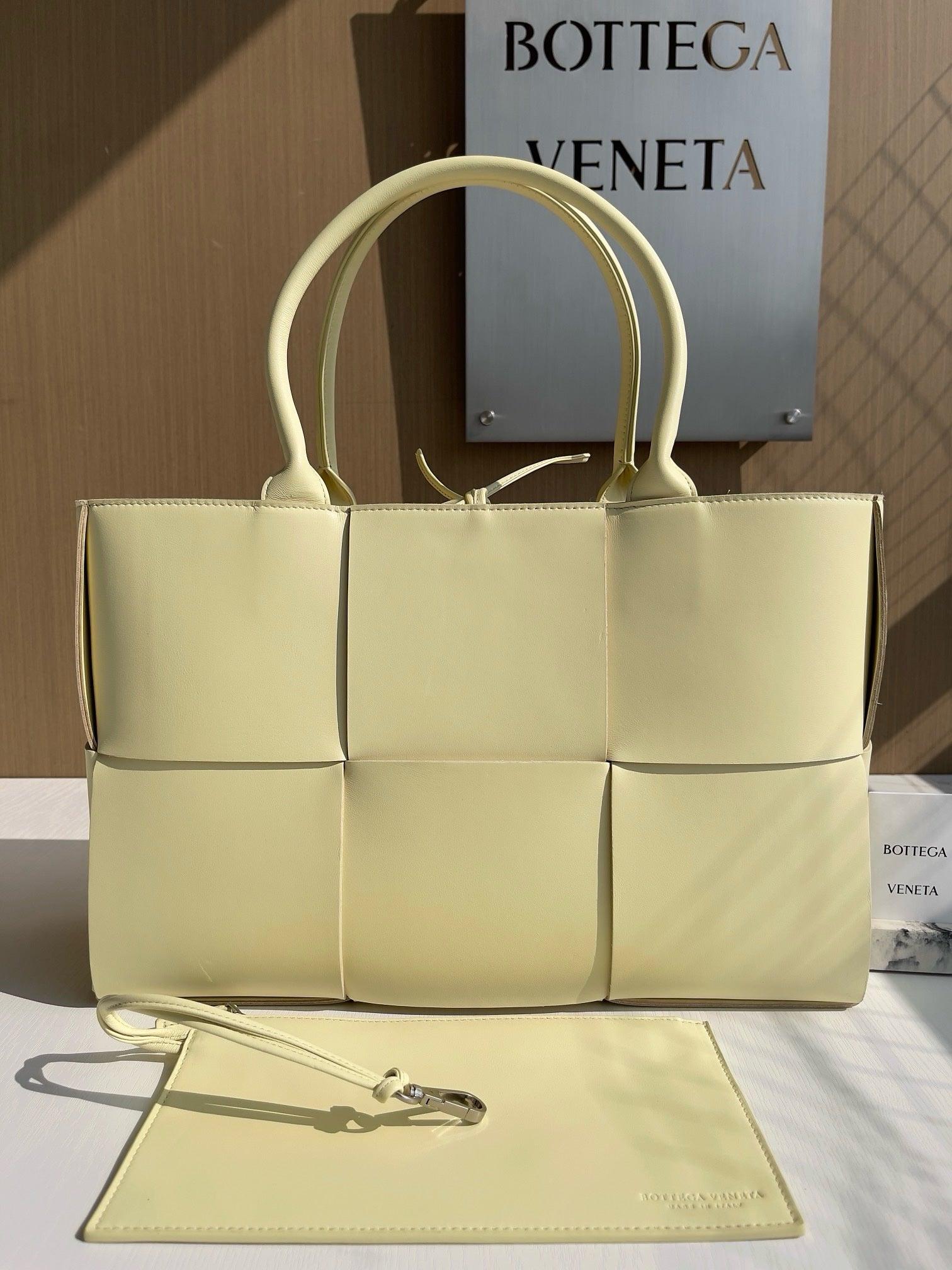 Bottega Veneta Ekstra Büyük Dikdörtgen Tote Çanta - Glimmer of Luxury