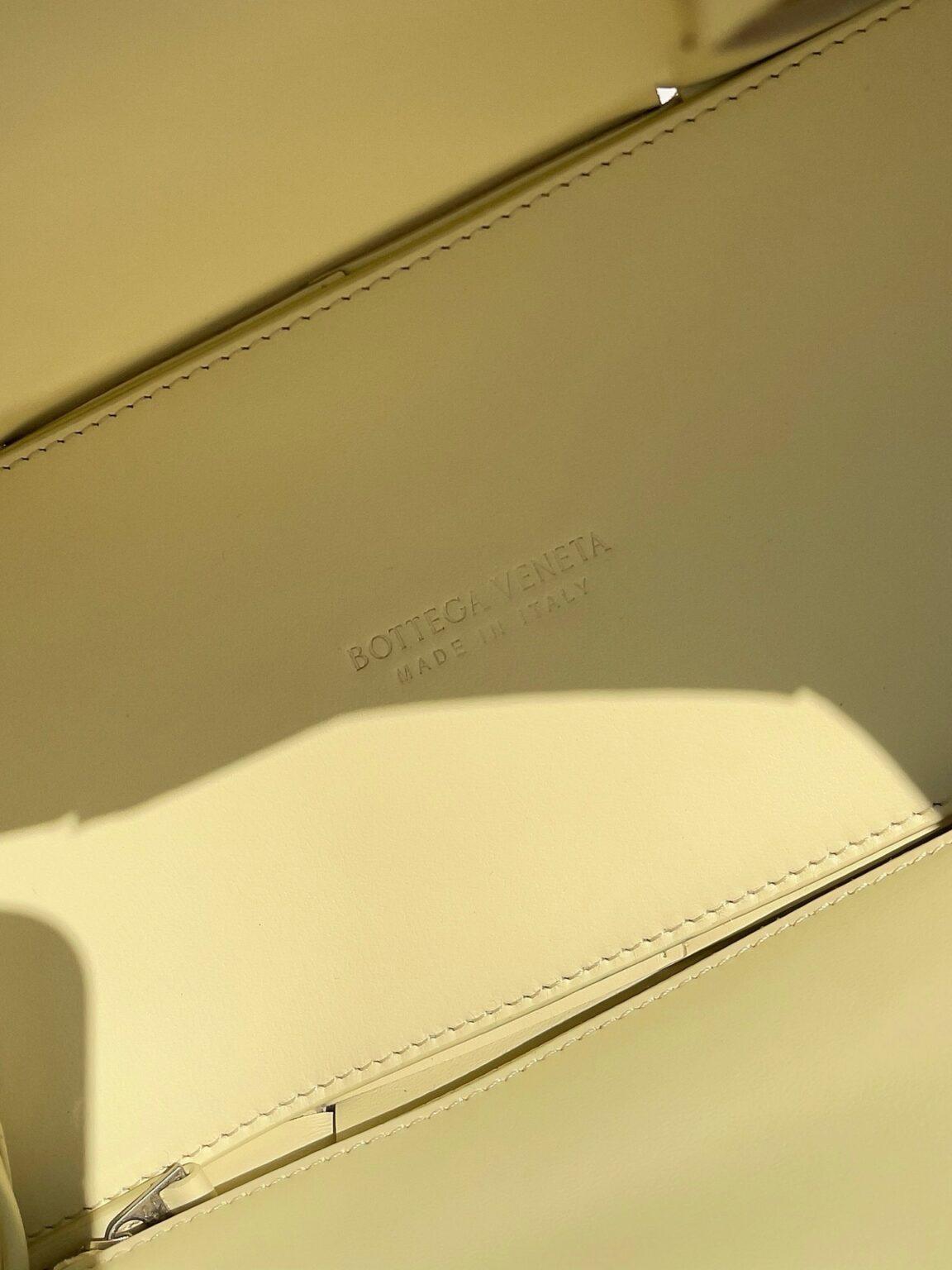 Bottega Veneta Ekstra Büyük Dikdörtgen Tote Çanta - Glimmer of Luxury