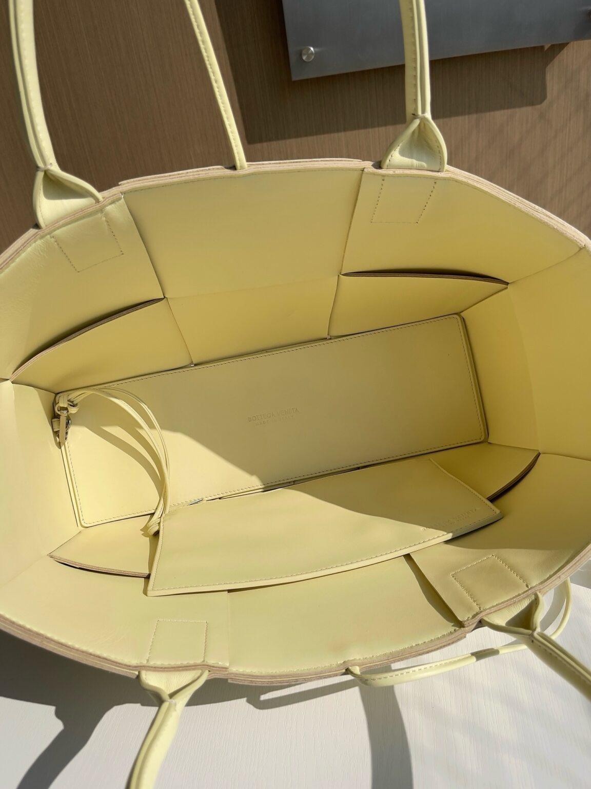 Bottega Veneta Ekstra Büyük Dikdörtgen Tote Çanta - Glimmer of Luxury