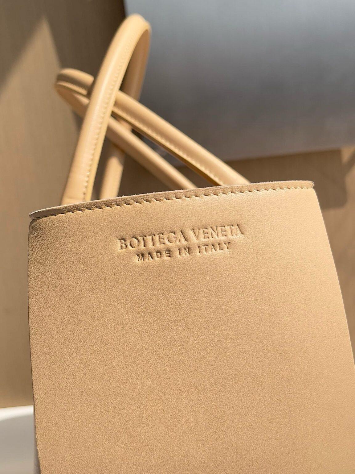 Bottega Veneta Ekstra Büyük Dikdörtgen Tote Çanta - Glimmer of Luxury