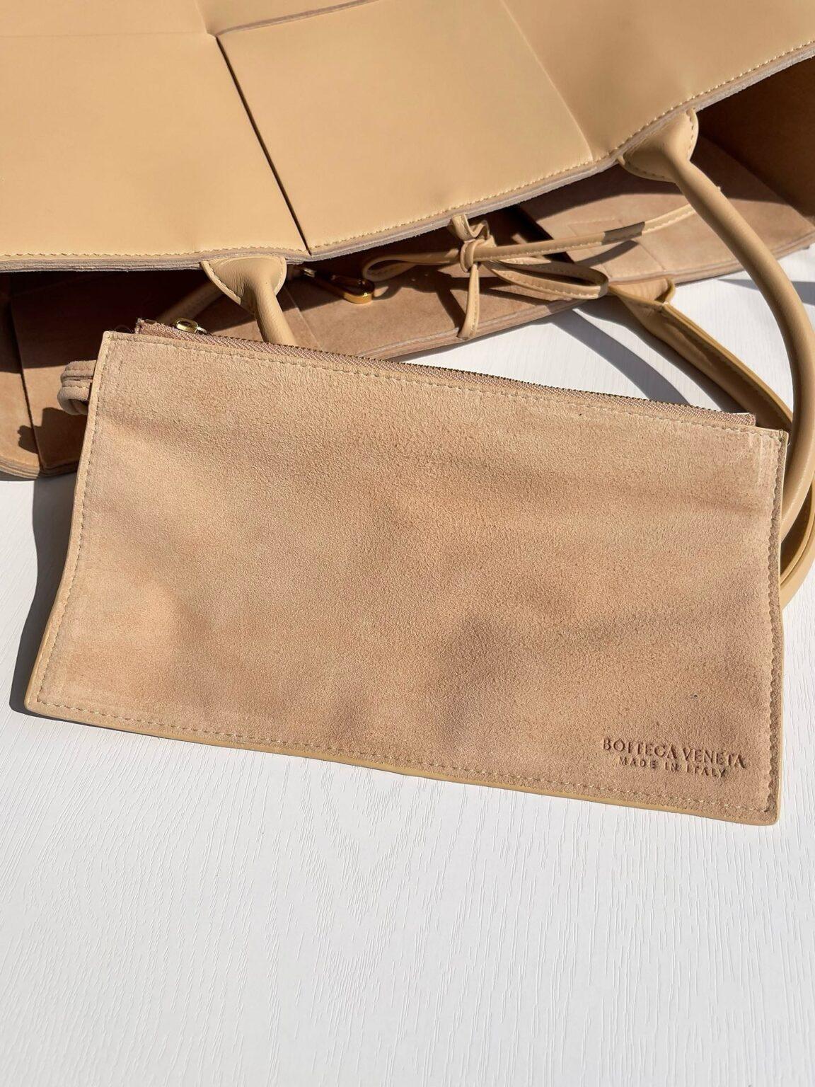 Bottega Veneta Ekstra Büyük Dikdörtgen Tote Çanta - Glimmer of Luxury