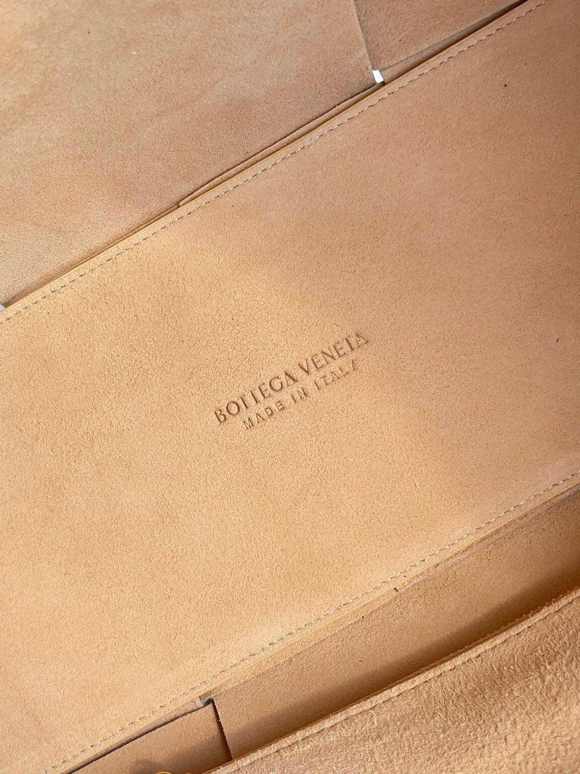 Bottega Veneta Ekstra Büyük Dikdörtgen Tote Çanta - Glimmer of Luxury