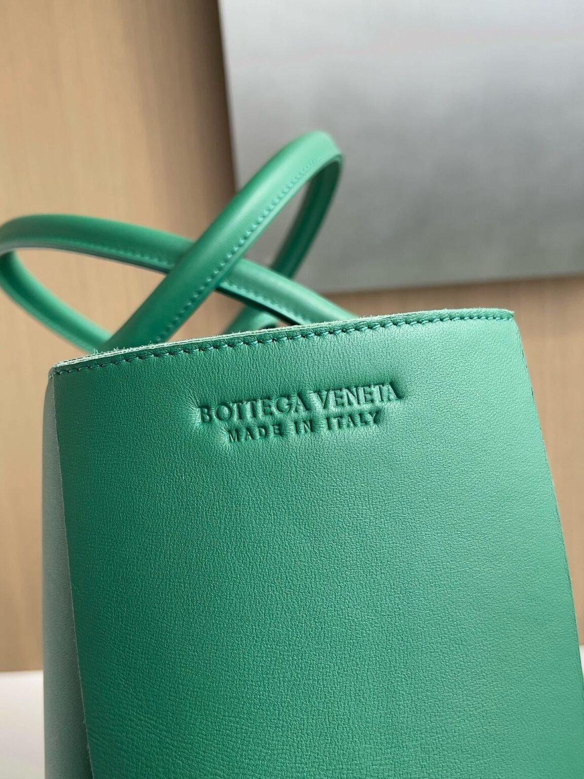 Bottega Veneta Ekstra Büyük Dikdörtgen Tote Çanta - Glimmer of Luxury
