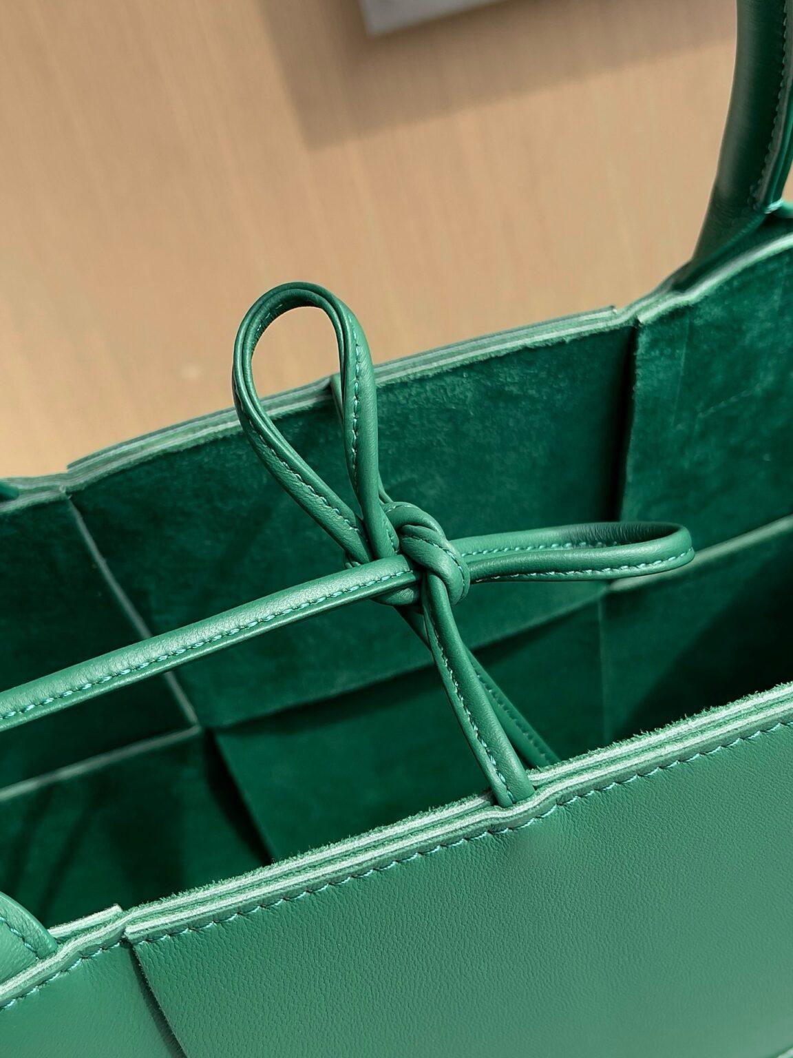 Bottega Veneta Ekstra Büyük Dikdörtgen Tote Çanta - Glimmer of Luxury