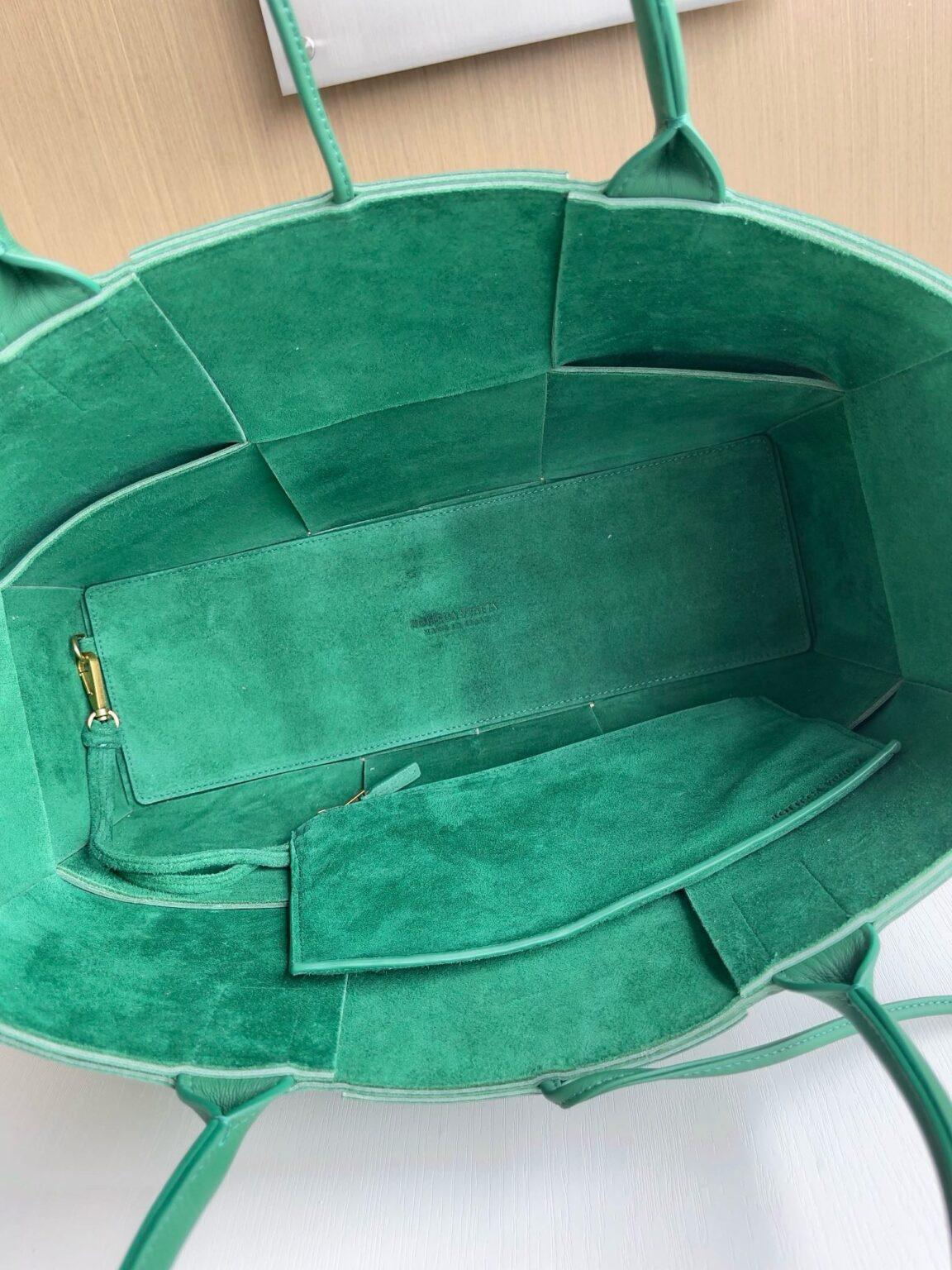 Bottega Veneta Ekstra Büyük Dikdörtgen Tote Çanta - Glimmer of Luxury